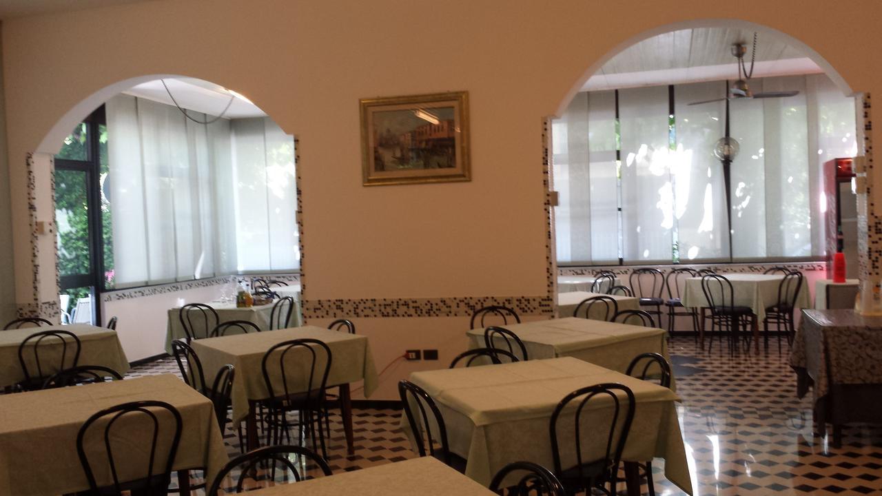 Hotel Villa Podgora ริมินี ภายนอก รูปภาพ