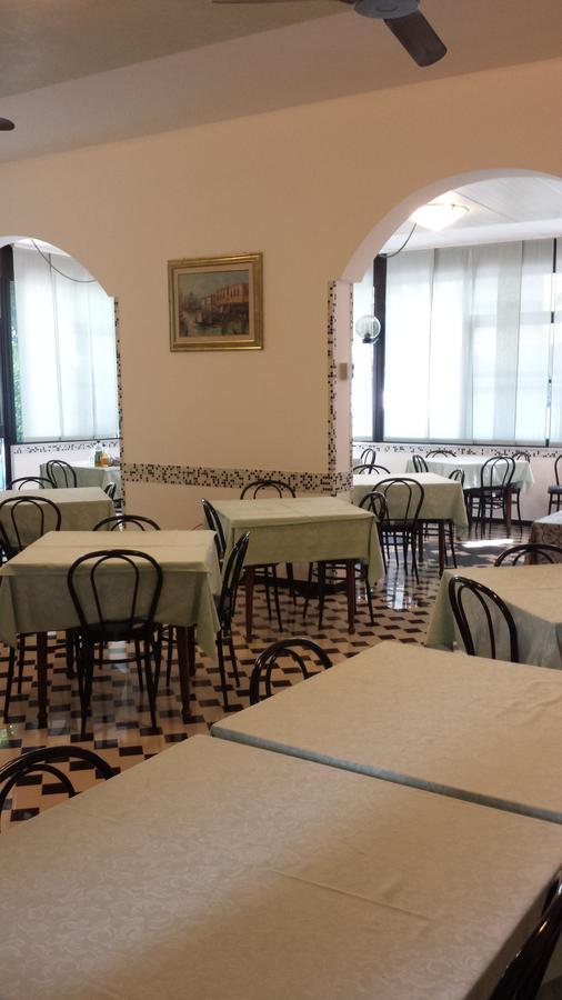 Hotel Villa Podgora ริมินี ภายนอก รูปภาพ
